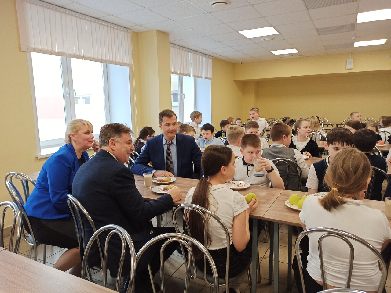 "Кому-то придется уволиться": против дистанционки в школах выступили родители из Ярославля