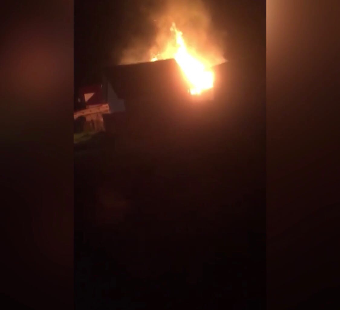 «Мы ничего не могли сделать»: очевидцы рассказали о страшном пожаре под Ярославлем