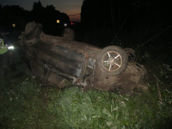 Авто превратилось в груду металла: ярославцы пострадали в ночном ДТП