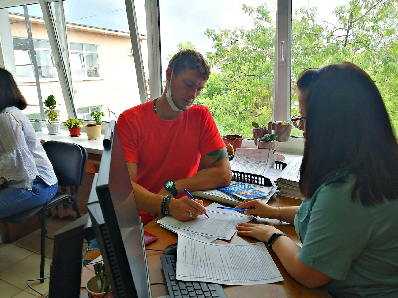 Принял решение сам: приставы о судьбе звезды "Дома-2", задолжавшего детям полмиллиона рублей