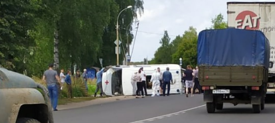 Машина влетела в столб