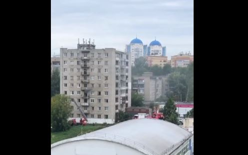 Черный дым из окон: в Ярославле горело общежитие