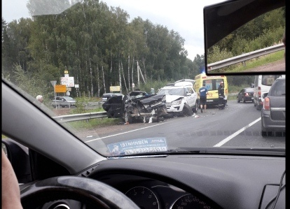 В тройном ДТП под Ярославлем покалечились четверо человек
