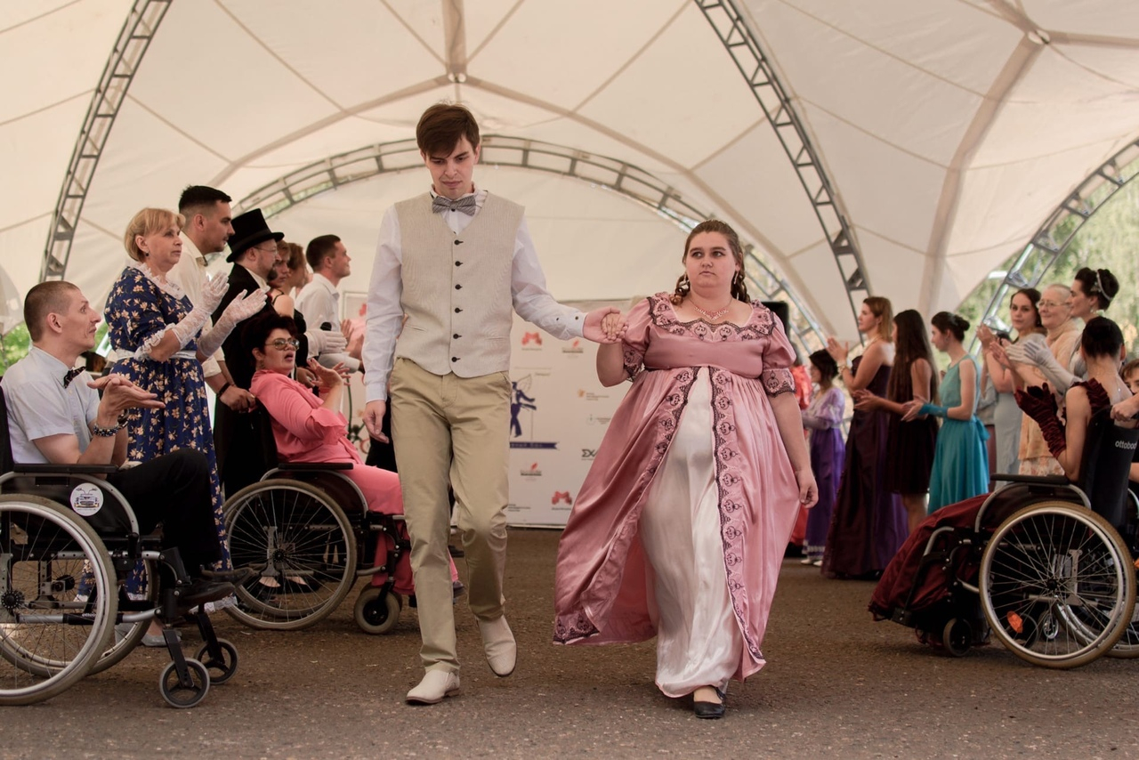 "Не слышу музыку, но танцую": ярославна о преодолении себя на балу инвалидов