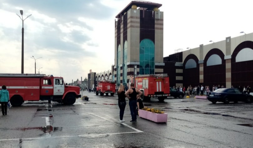 Толпами выбегали на улицу: причины эвакуации в ТЦ "Альтаир" в Ярославле