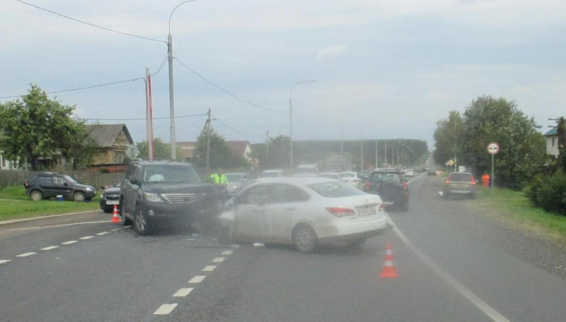 Машины в хлам: в ДТП под Ярославлем пострадали четыре человека