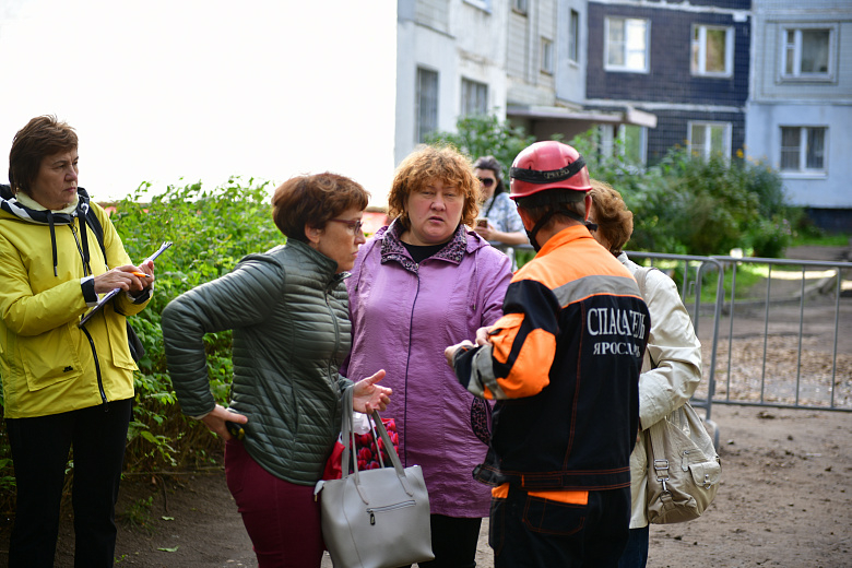 Жильцы дома на Батова после взрыва возвращаются в квартиры: что говорят эксперты