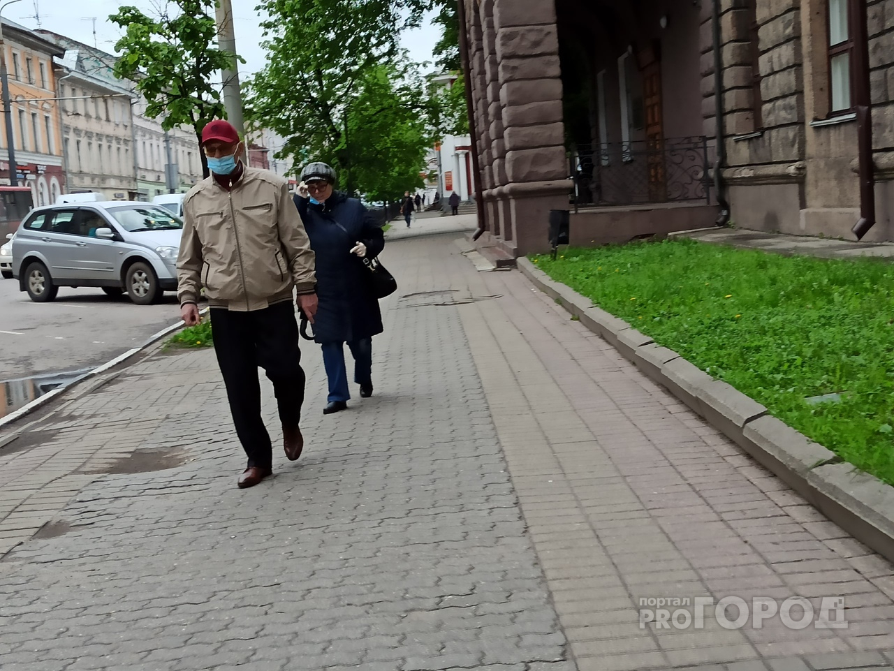 "Останавливают даже экспрессы": в Ярославле начались массовые рейды по соблюдению масочного режима