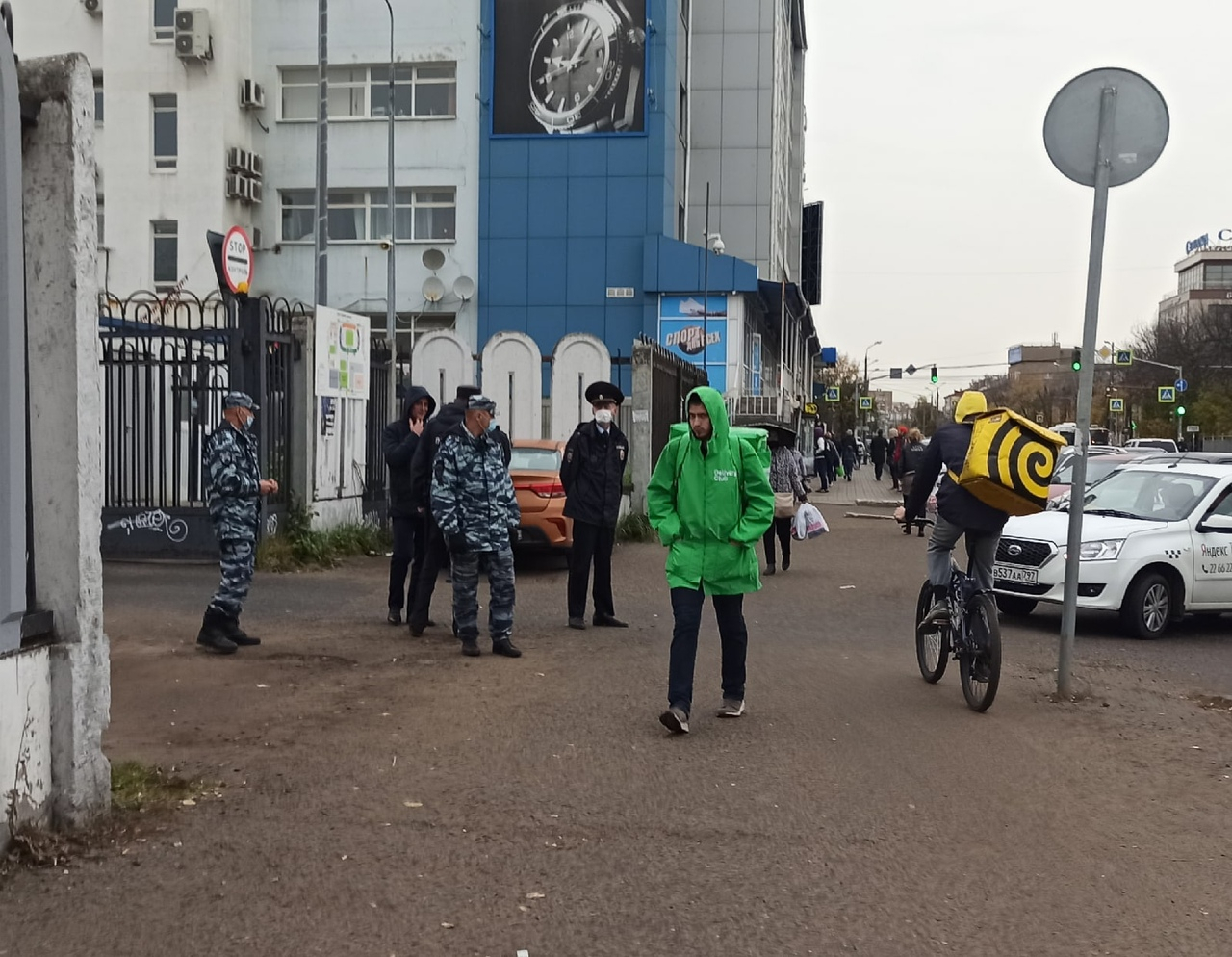 Вычислят по камерам и оштрафуют: нарушителей масочного режима "ловят" в Ярославле