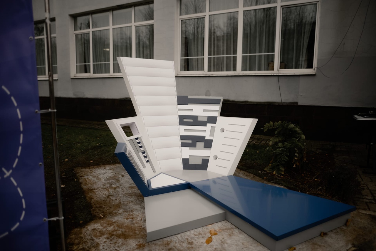 "Похоронили студенчество": арт-объект в Ярославле сравнили с надгробием