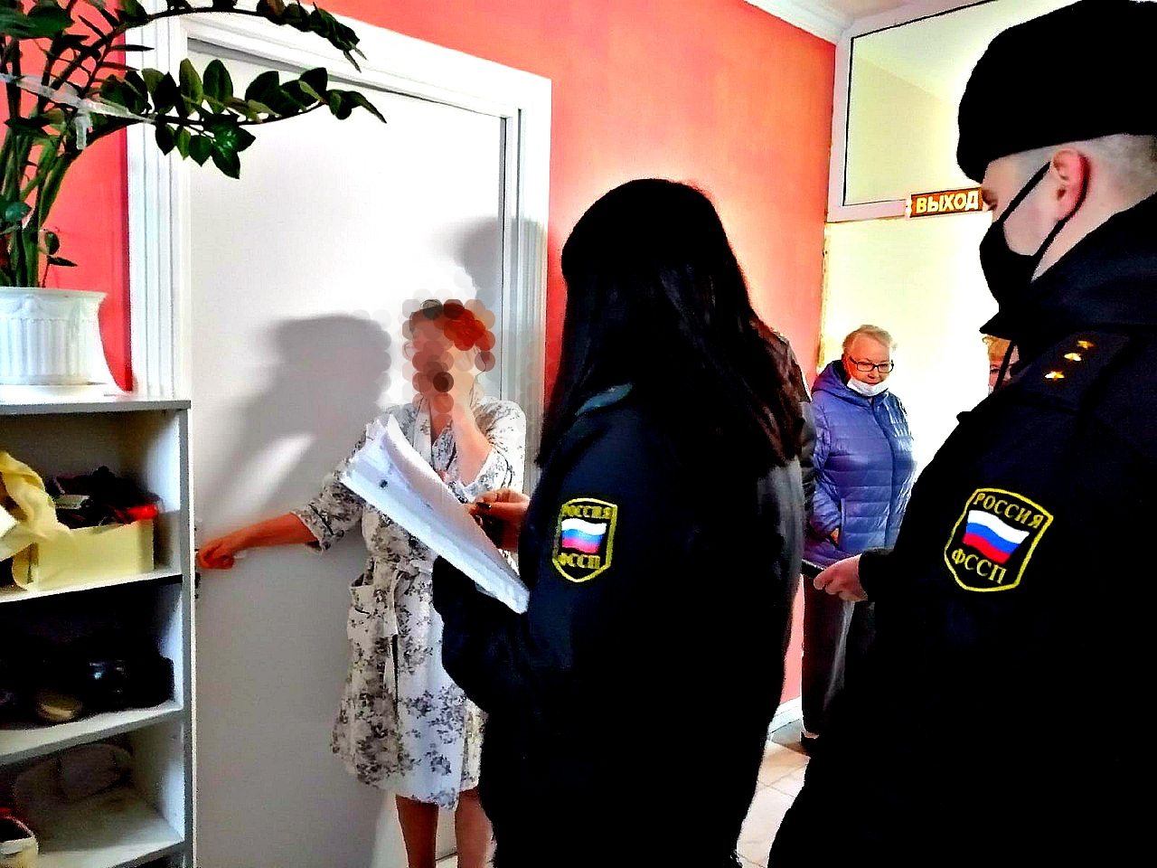 В Ярославле мать с сыном захватили подъезд и построили личный лифт