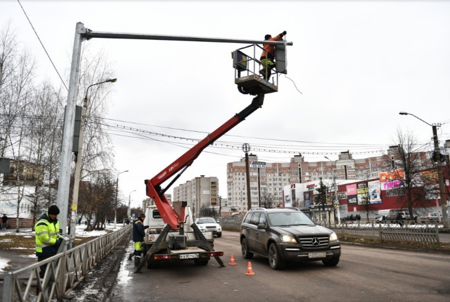 Пробки на километр: в каких районах Ярославля меняют светофоры