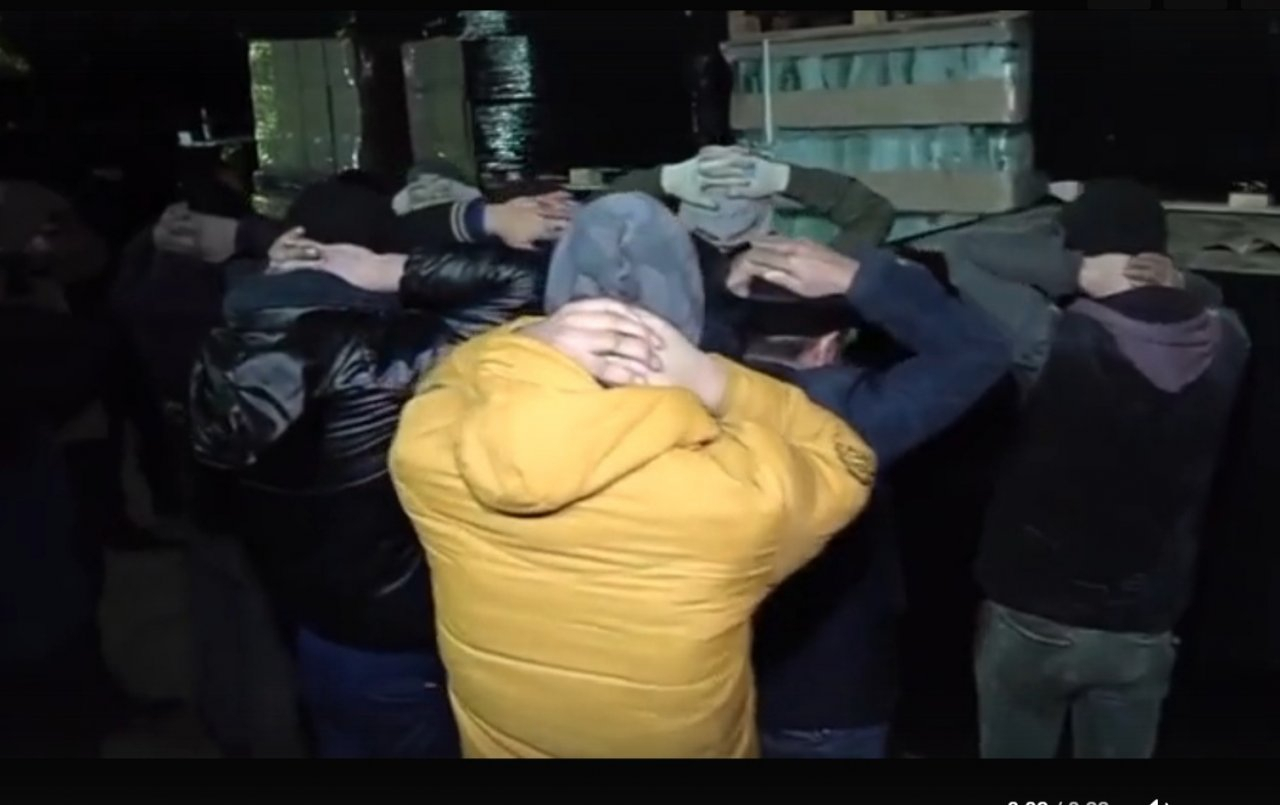 Под Ярославлем ФСБ накрыла преступную группу из выходцев из Средней Азии: видео