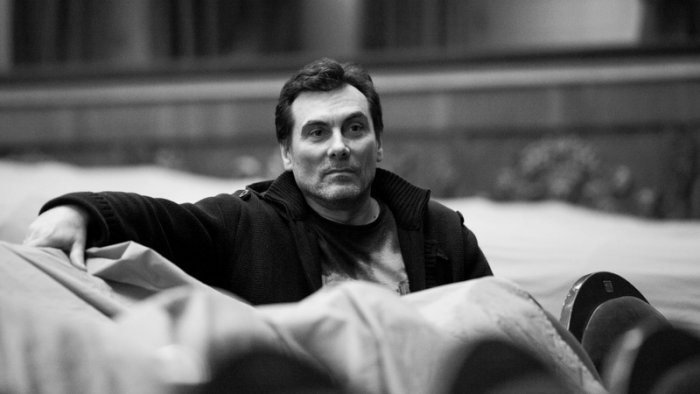 Экс-худрука Волковского с ковидом увезли в госпиталь Ярославля