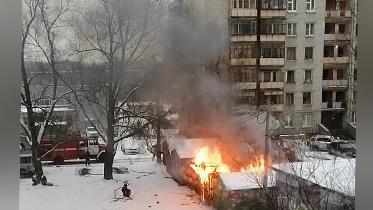 «Рядом электрическая будка»: ярославцев подозревают в поджоге гаражей