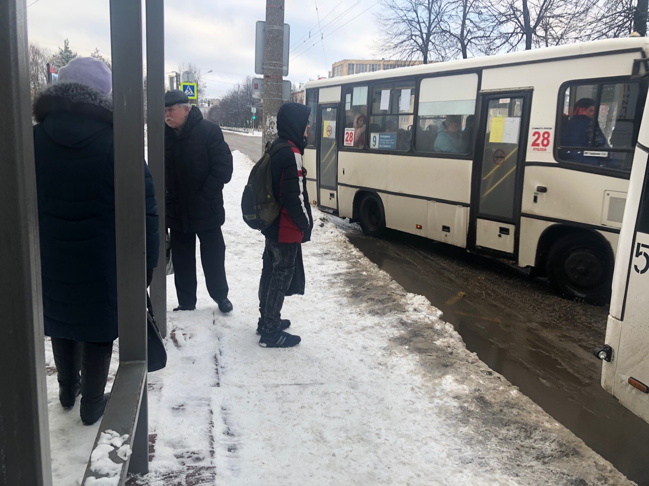 Гололёд и снежные заносы: срочное предупреждение МЧС для ярославцев