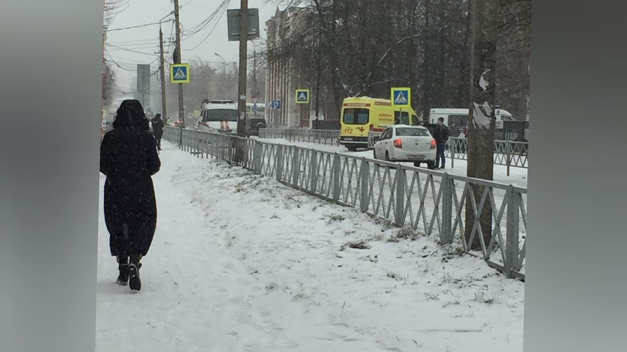 "Она взорвет школу?": из-за девочки с муляжом гранаты эвакуировали школу в Ярославле