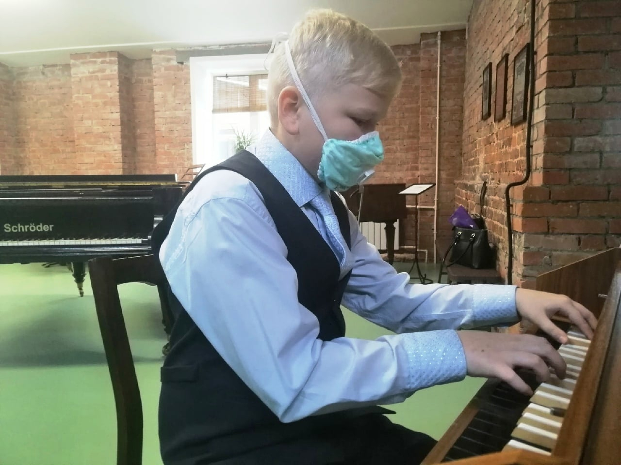 Мечту глухого мальчика, научившегося играть без нот, исполнил мэр Рыбинска