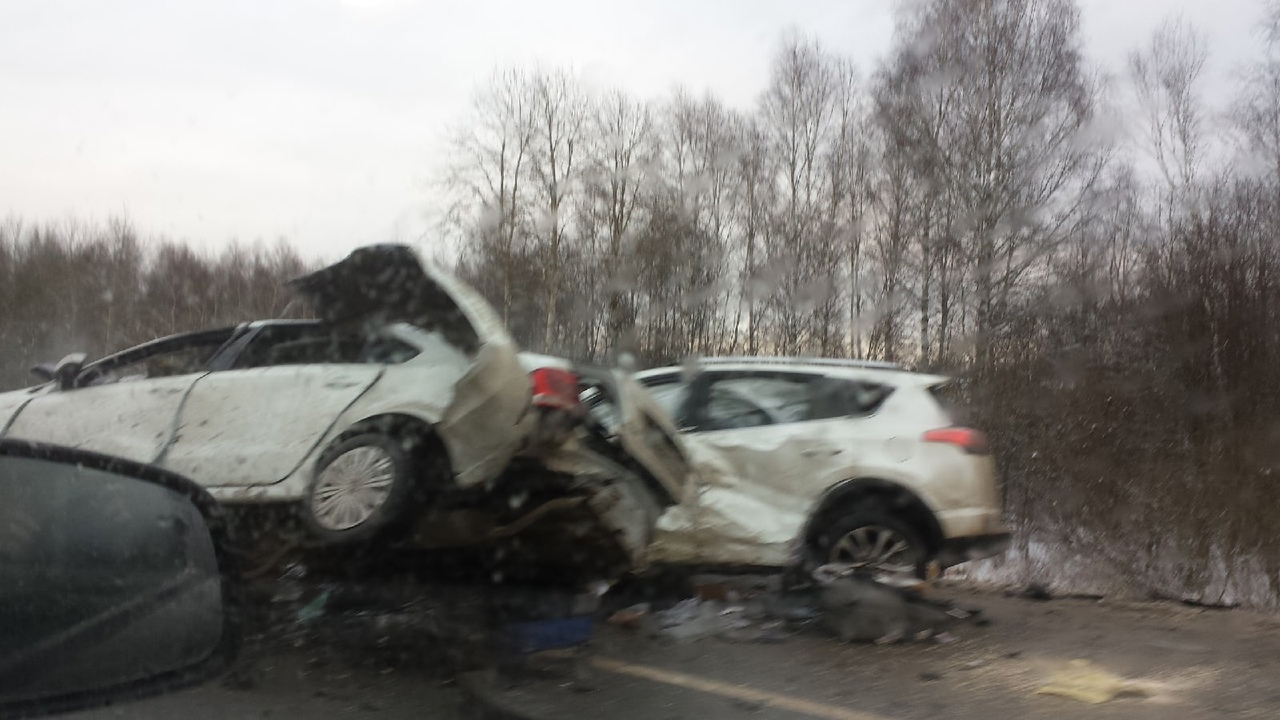 Лежали все в крови: из-за заносов на дорогах погибли две ярославны