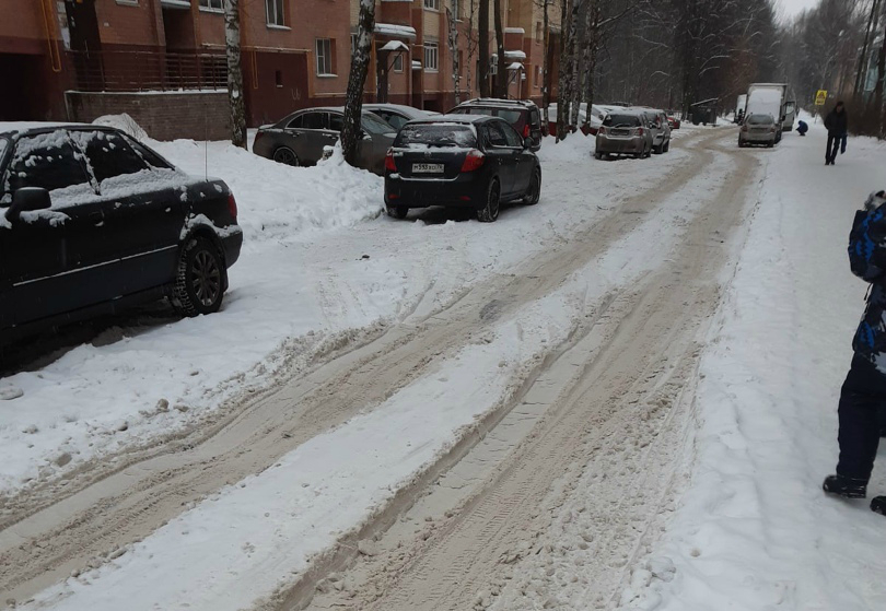«Нужно, чтобы кто-то умер?»: ярославцы массово жалуются на снег на дорогах