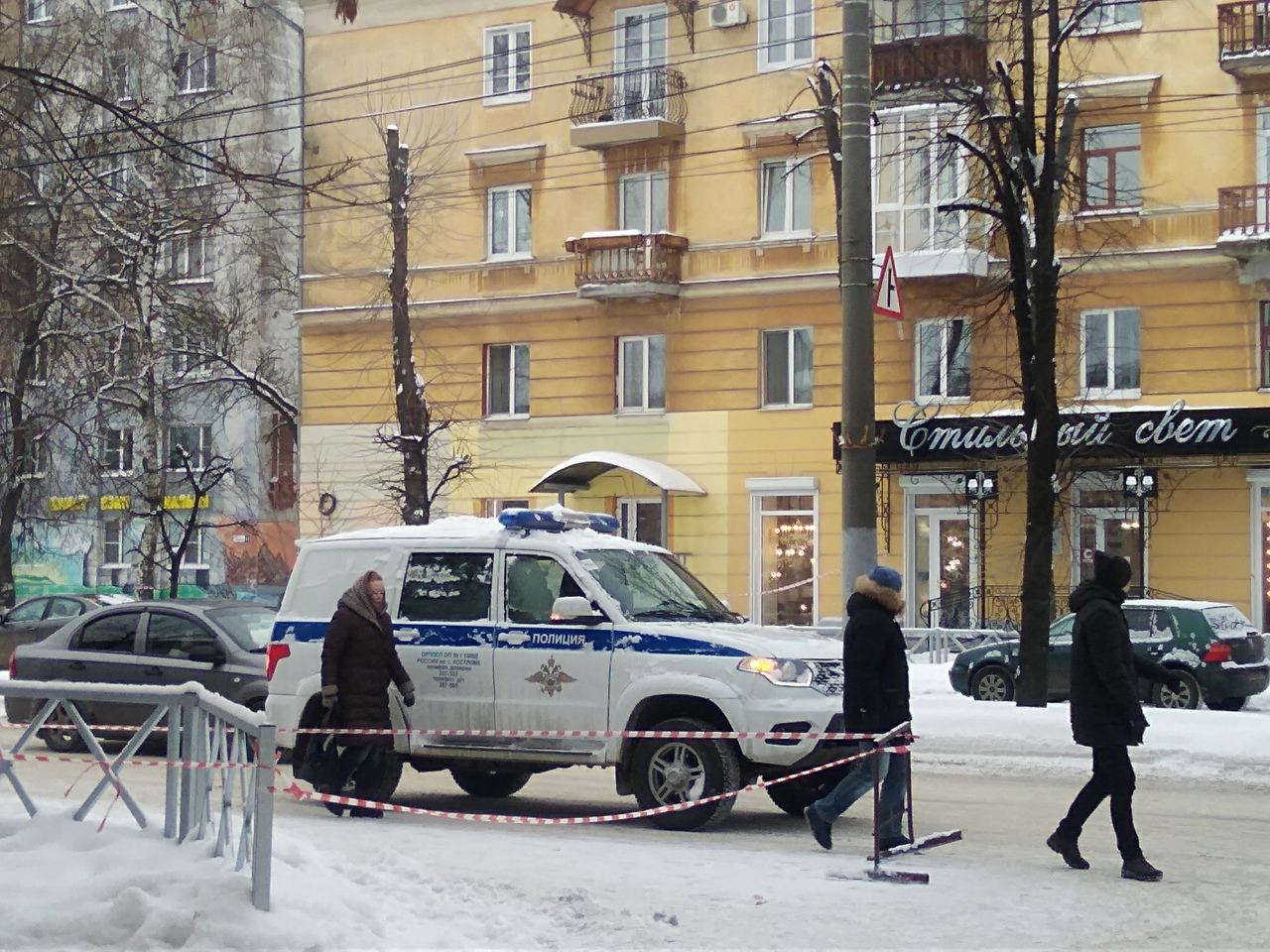 Богатыри-уголовники: двое силачей из Ярославля украли со склада 34 тонны бумаги