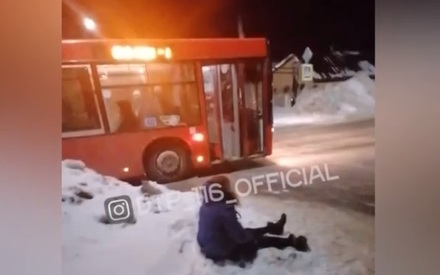 "Иди домой": водитель и кондуктор загнали пассажирку в сугроб