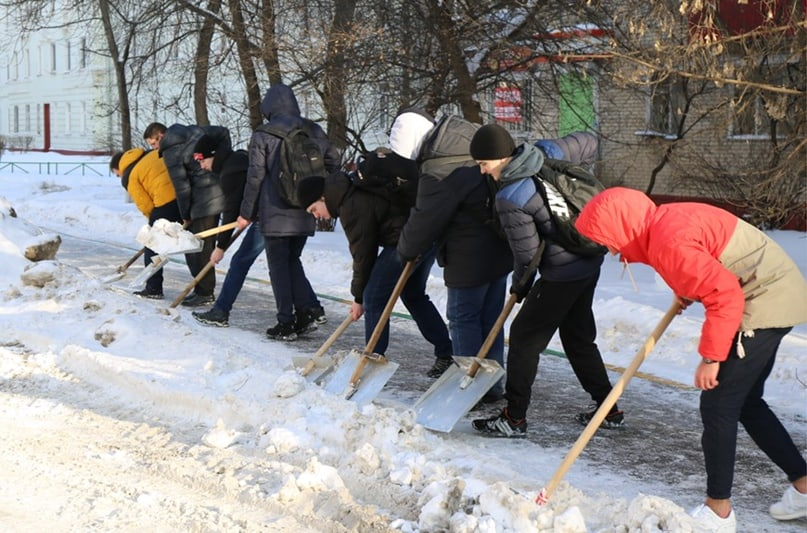 "Надолго ли нас хватит?": ярославцы с лопатами вышли массово убирать город