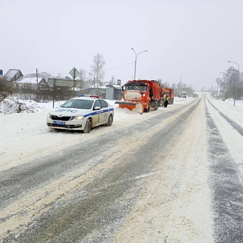 Тягачи и краны наизготове: в Ярославской области готовятся к снежному шторму