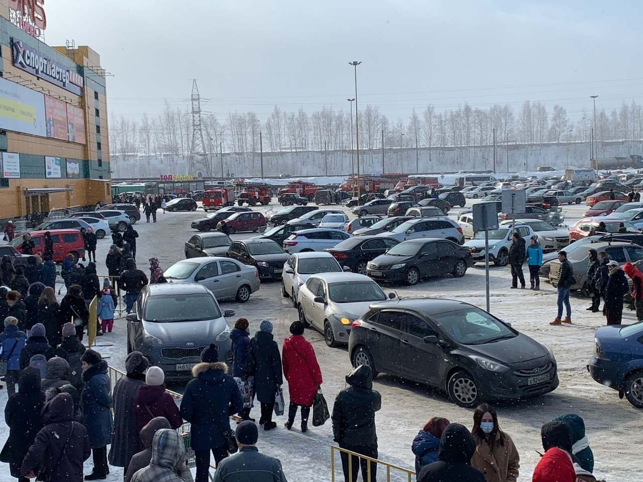 Из торгового центра Ярославля эвакуировали людей на улицу: что произошло