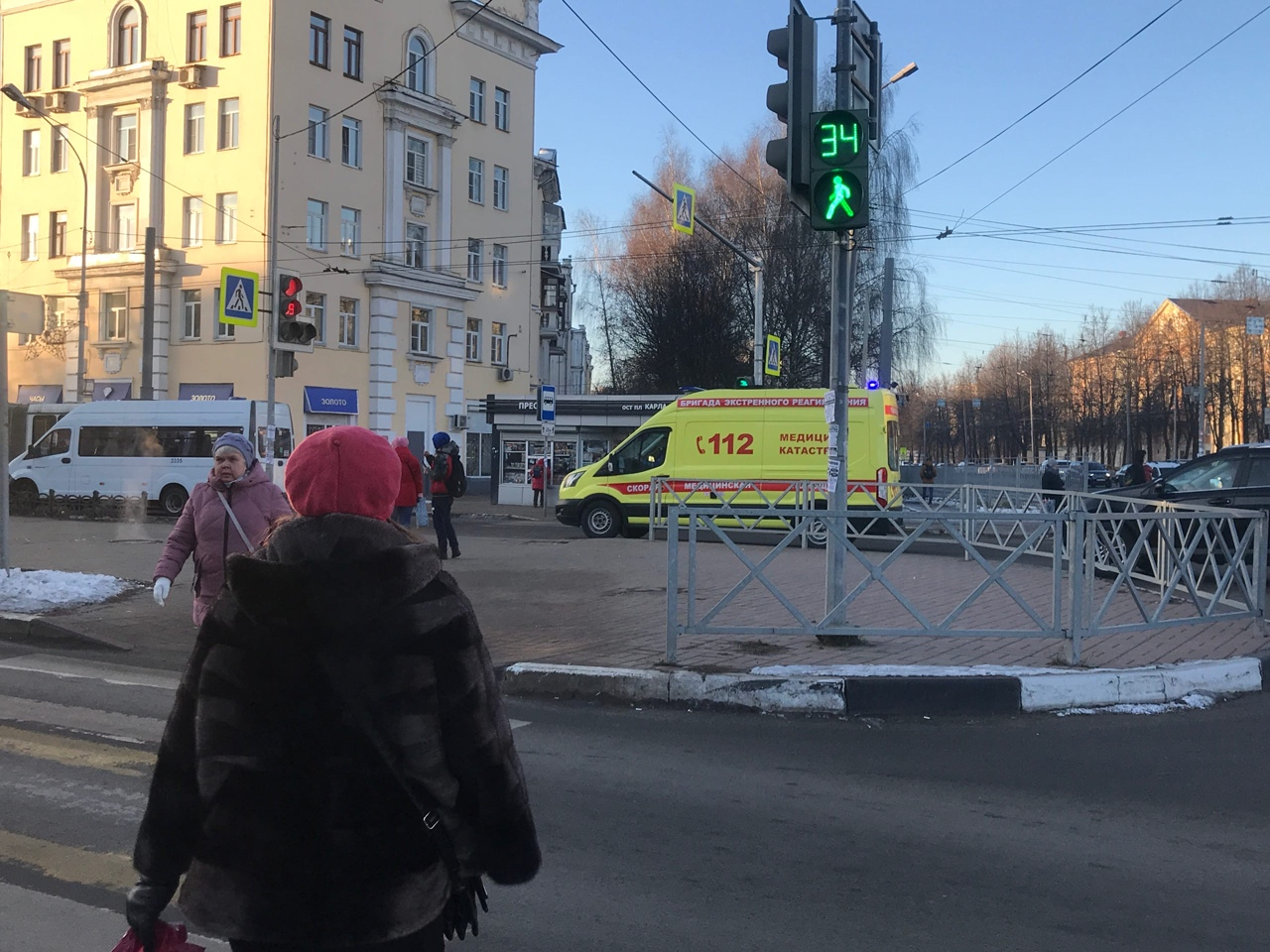 Изрезал ножом охранника: в Ярославле преступник напал на почту, букмекерскую контору и продавцов