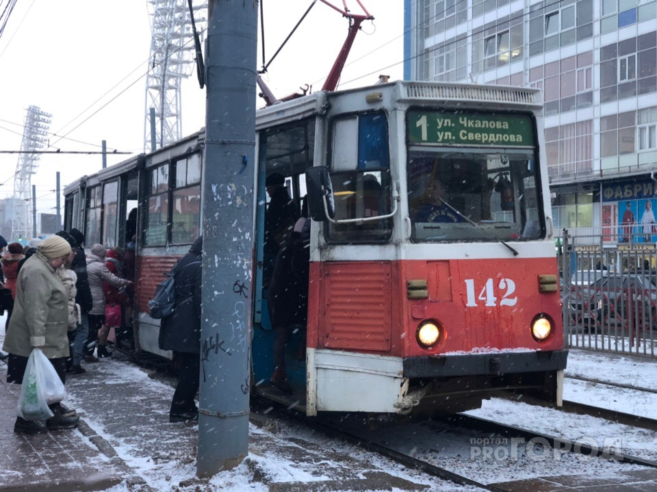 "Ненавидим директора": водитель троллейбуса из Ярославля о пропуске людей через переднюю дверь