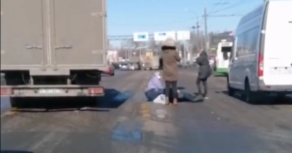 Пятеро в больнице: в Брагино "Газель" сбила топлу людей. Видео