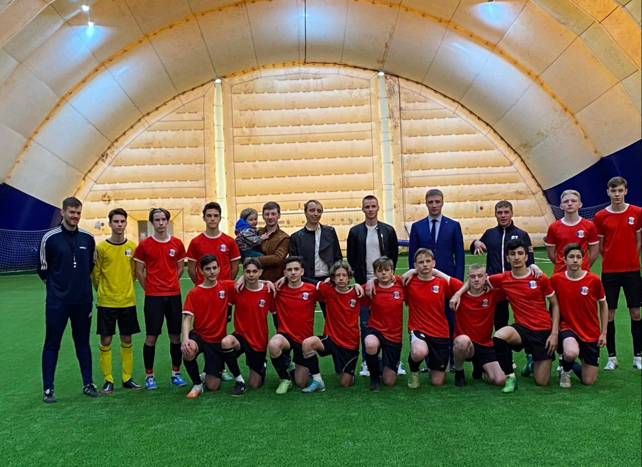 Футбол круглый год: в Ярославле открылся первый футбольный манеж