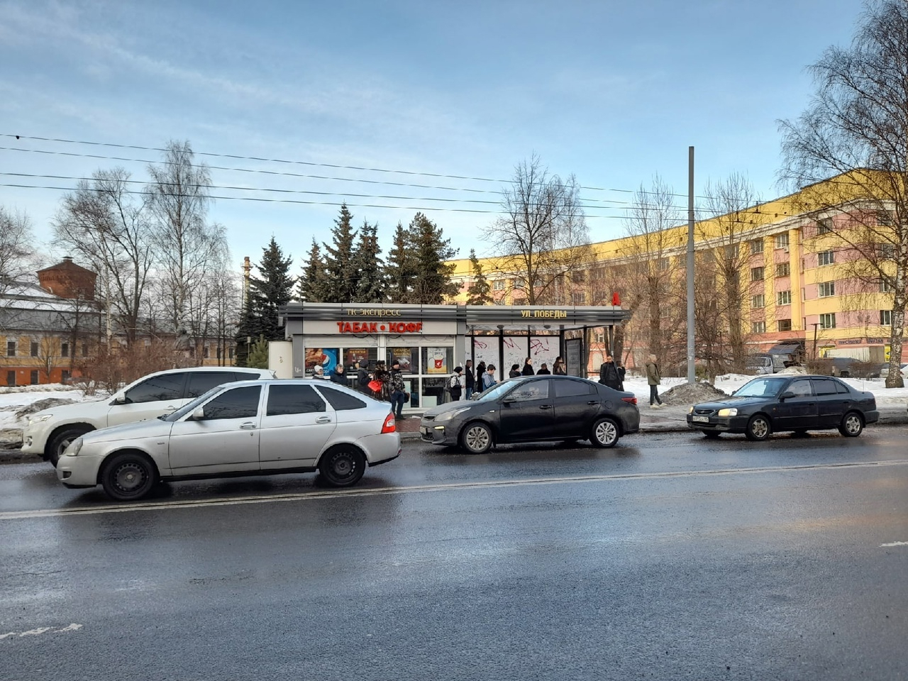 Жильцов начали штрафовать за парковку возле своих домов