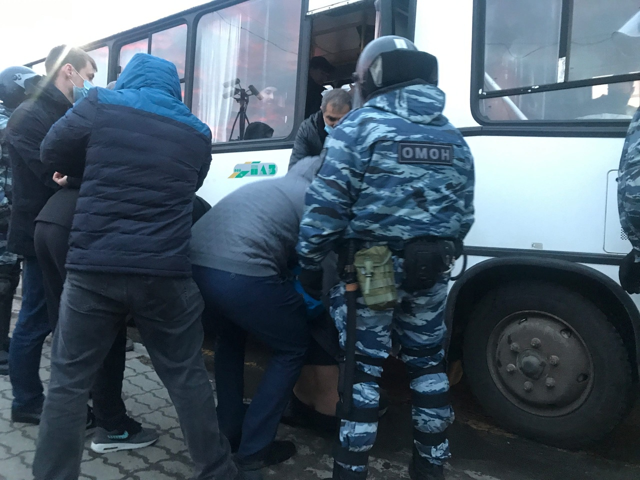 Протесты в Ярославле: как задерживают и проверяют авто