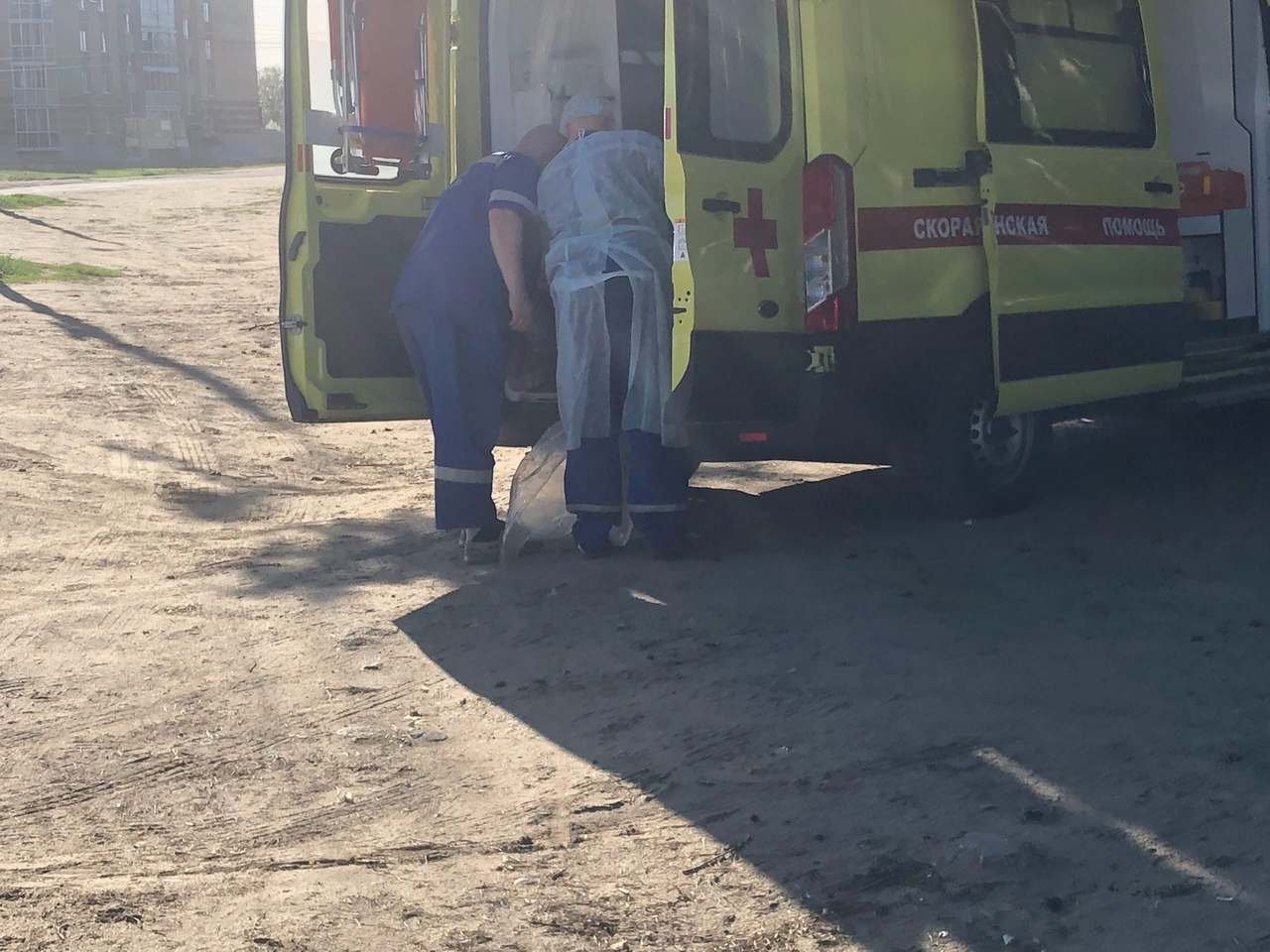 "Что ты делаешь? Прекрати!" Подросток избил директора школы