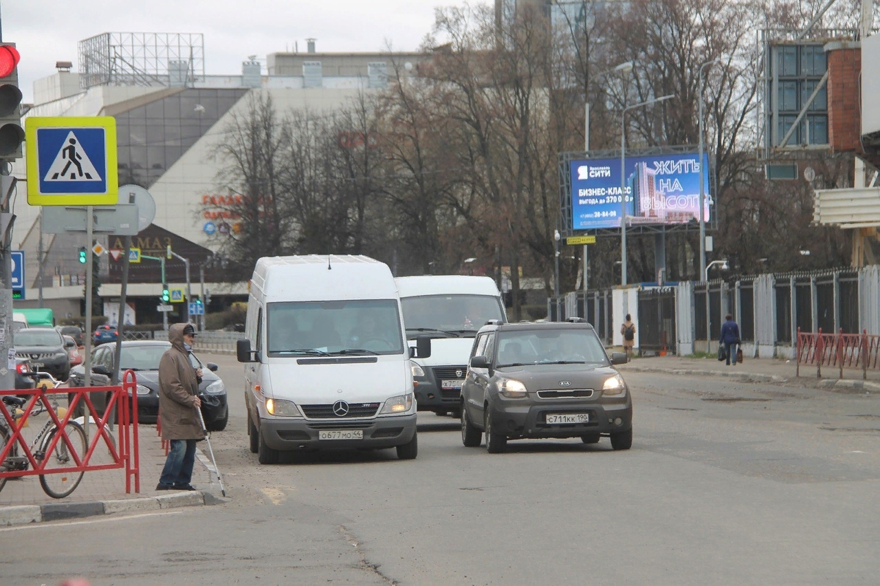 В Ярославле ограничат движение остановки и стоянки транспорта: где и зачем