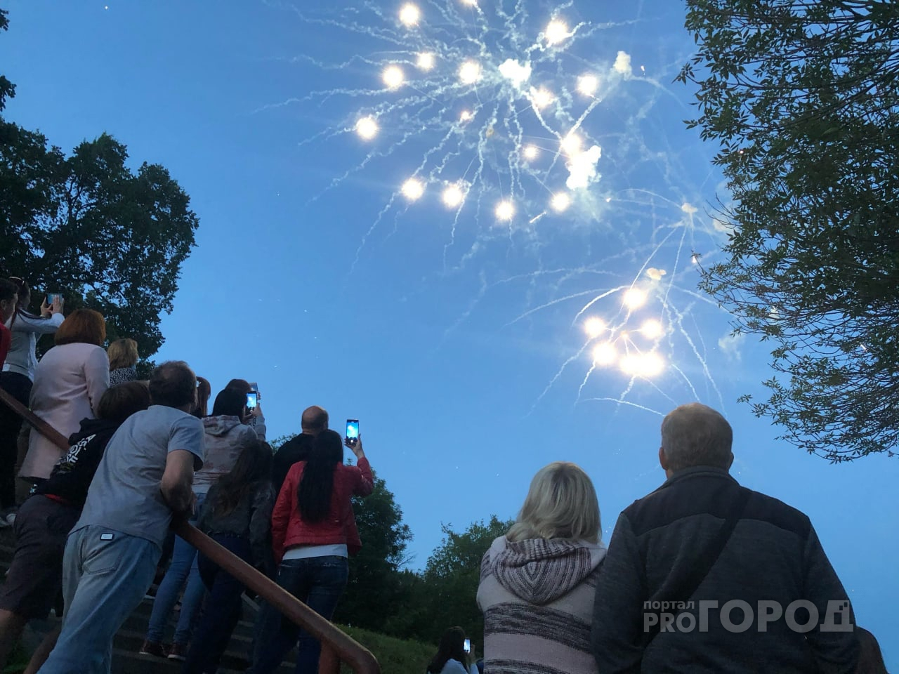 Салют на Первомай: где погулять в праздники  в Ярославле всей семьей
