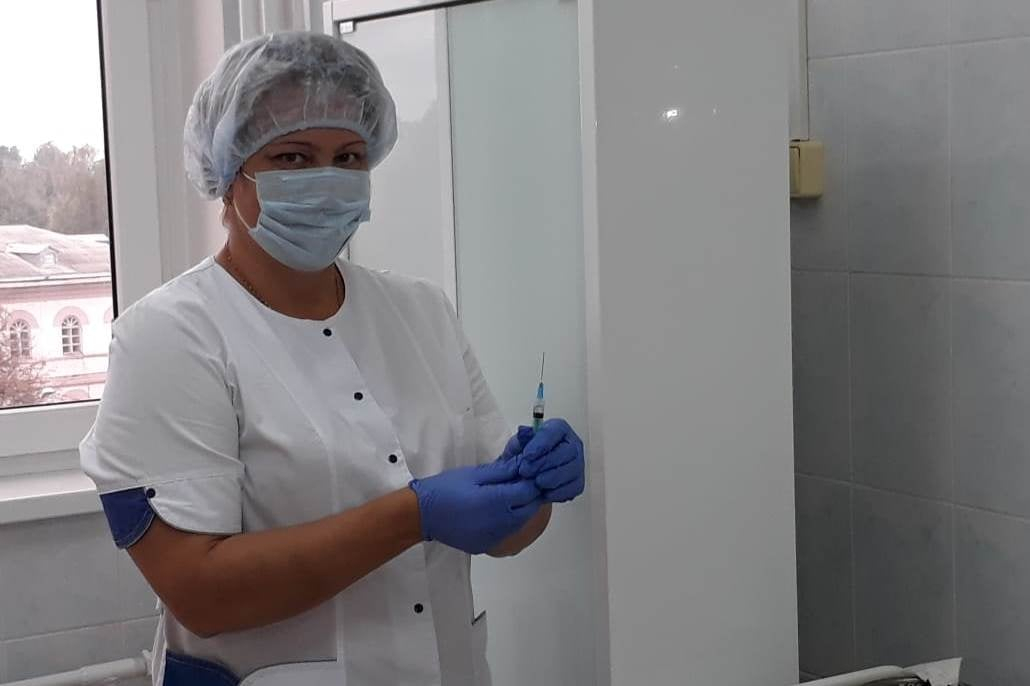 Будут ли делать прививку от ковида в праздники: график работы больниц в Ярославле