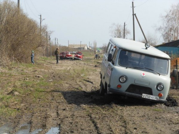 "Останемся без еды": в Ярославской области жителям отказали привозить продукты из-за бездорожья