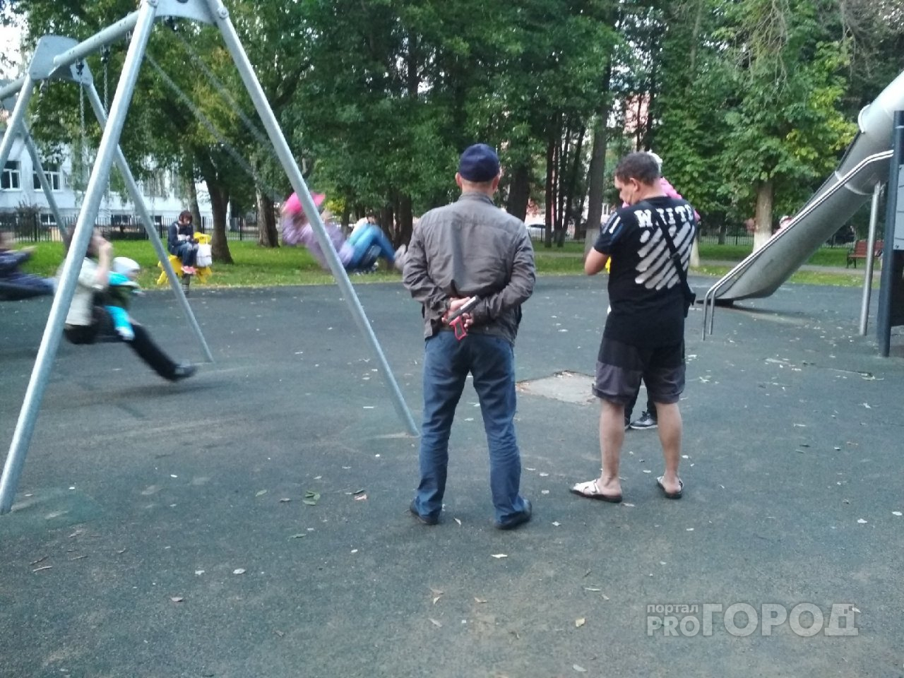 "Девочка подчинялась ему и плакала": в Ярославле ищут промышлявшего у школы мужчину