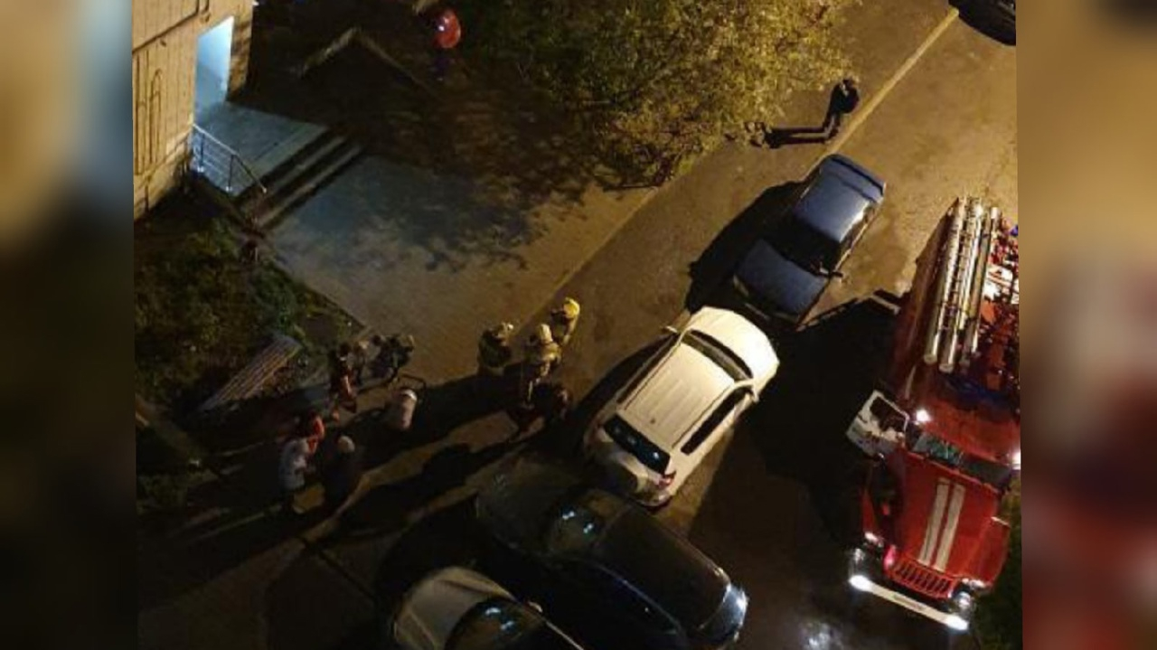 "Учуял утечку в полночь": ночью в Брагино толпы спасателей эвакуировали жильцов