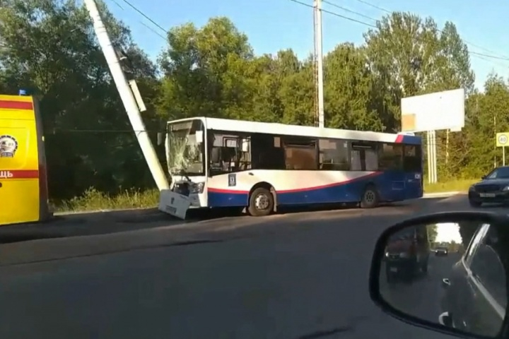 Десять человек с травмами и переломами: новые подробности ДТП с автобусом в Ярославле