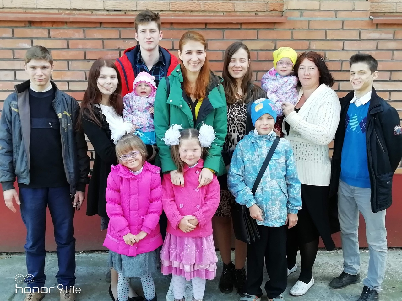 «Они и брошены, и судьбой обделены»: история семьи из Ярославля, которая приняла к себе восемь детей с особенностями развития