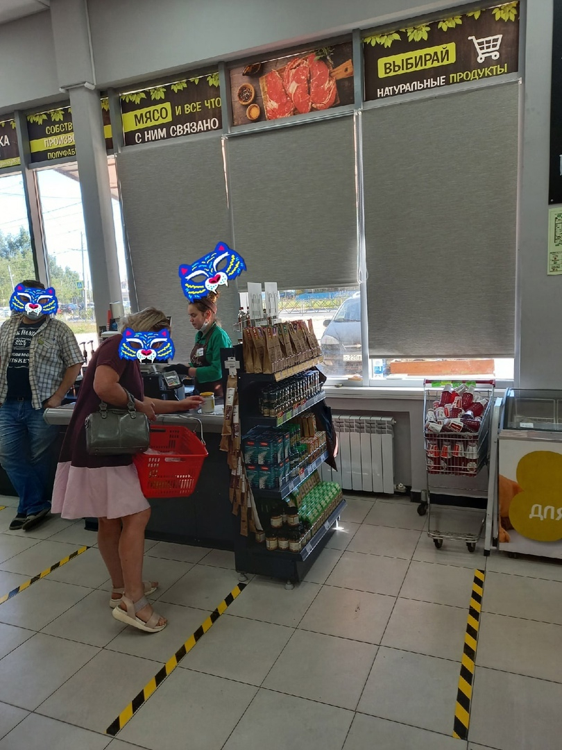 "Ты крыса и стукачка": ярославцы набросились на покупателя, призывающего носить маски