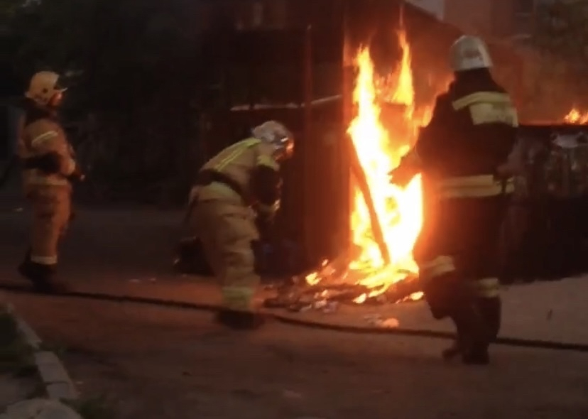 Столб дыма напугал ярославцев: подробности пожара в центре Ярославля