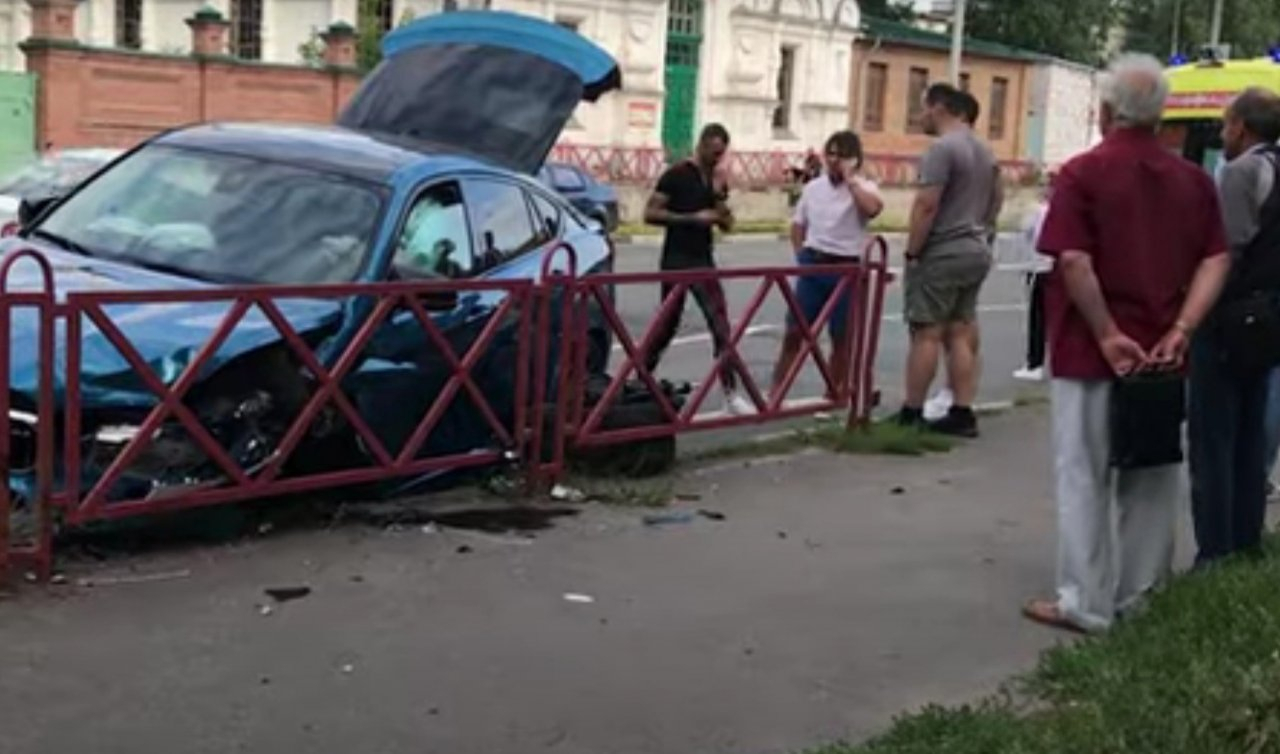 Реанимация и запчасти: в центре Ярославля в "дьявольском" тройном ДТП пострадали люди