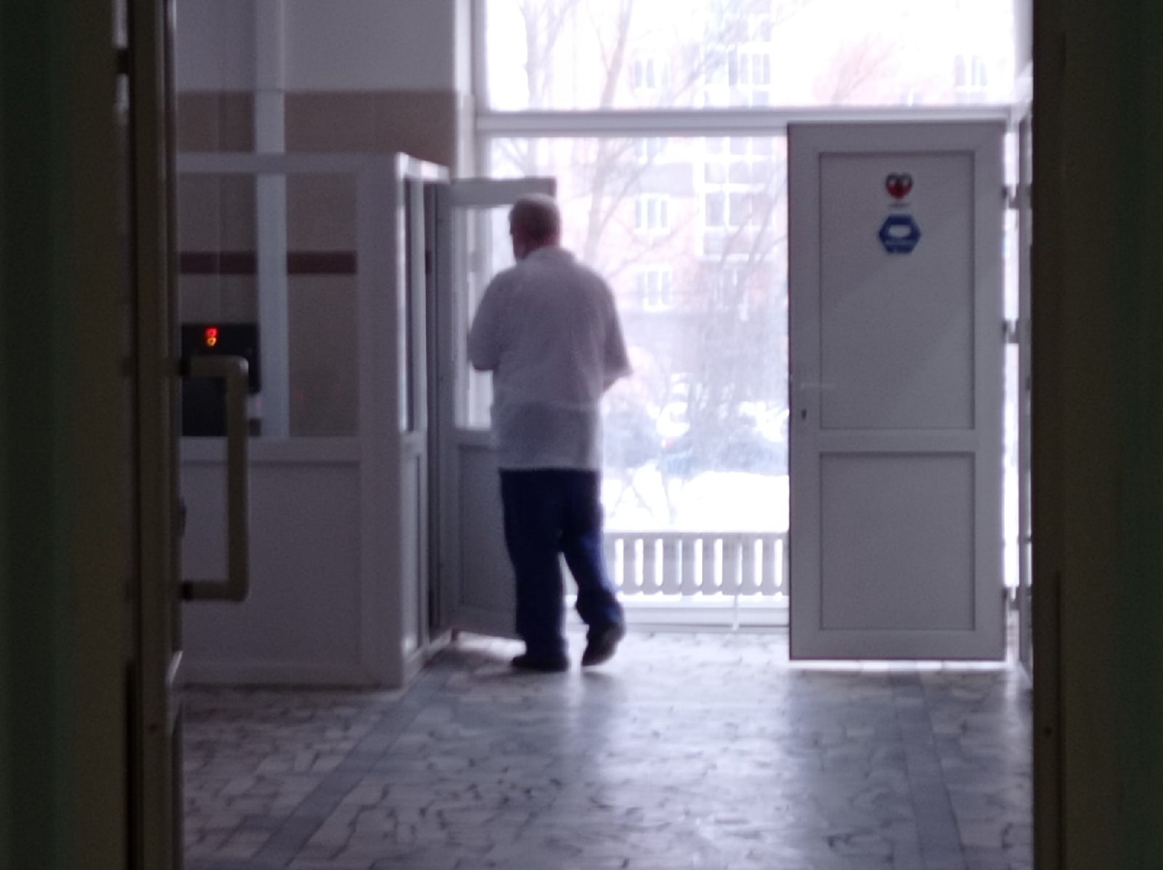 "Монетка магнитилась": ярославцы об уникальных свойствах тела после вакцинации