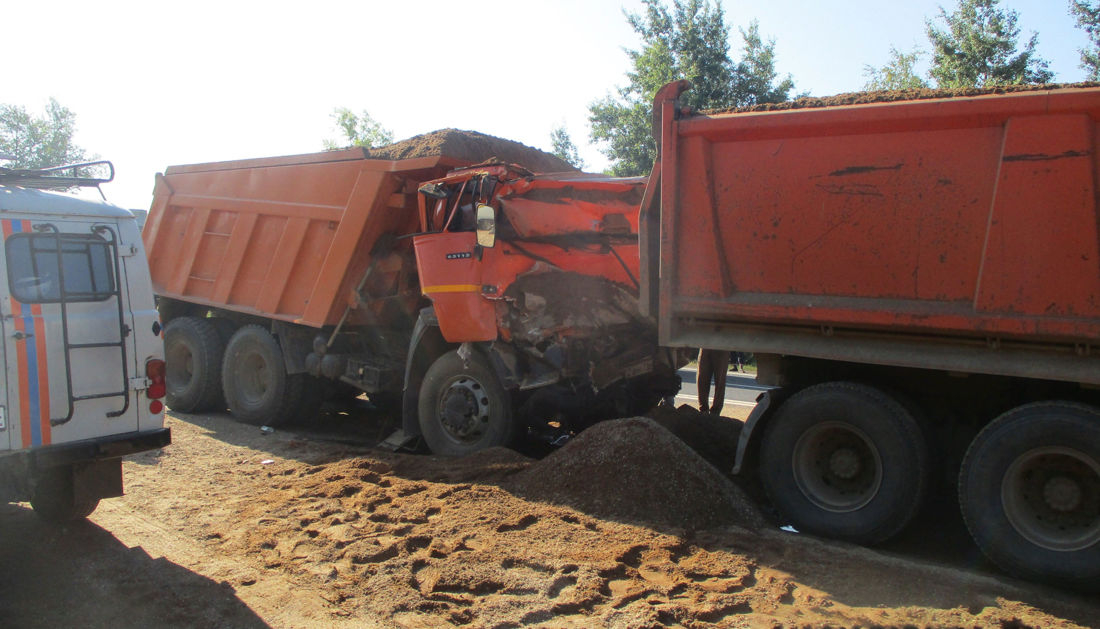 Страшное ДТП с тремя грузовиками случилось в Ярославской области: есть пострадавшие