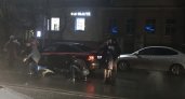 Мужчина в реанимации: в центре Ярославля маршрутка при обгоне сбила человека